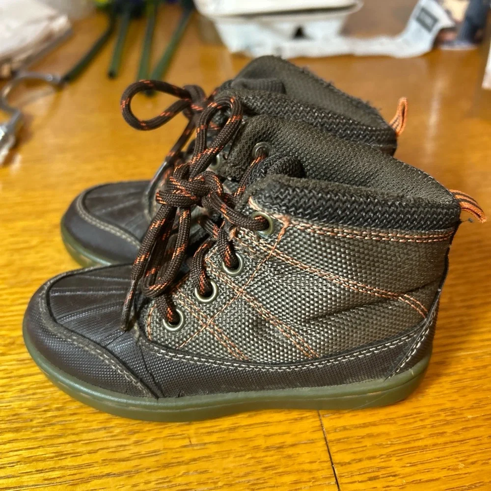 OshKosh Bgosh Boys Toddler Brown Boots size 8M orange‎ accent hiking snow